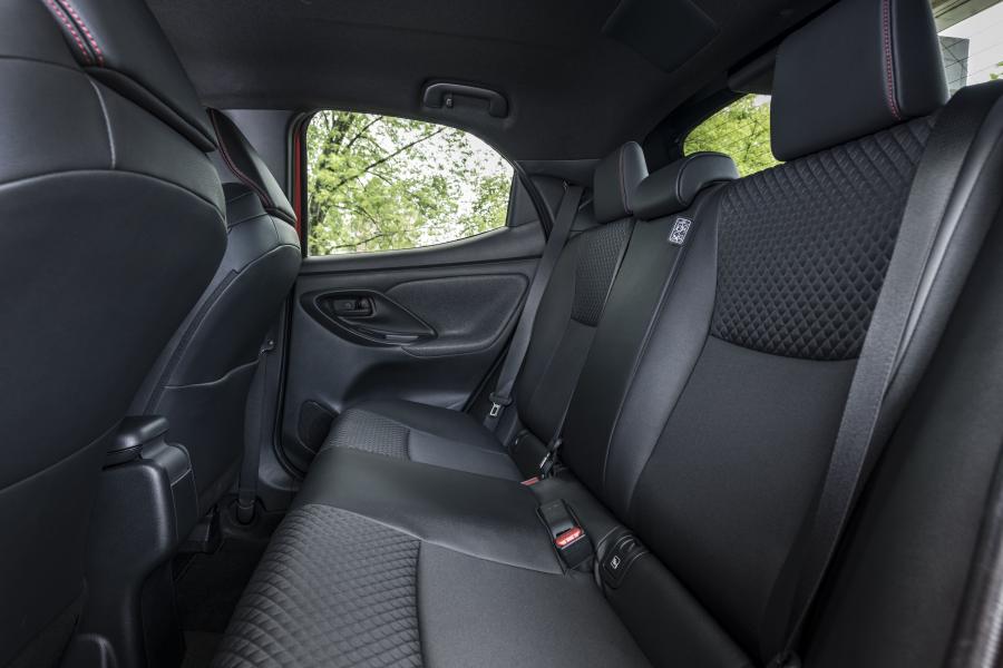 Интерьер Toyota Yaris Hybrid 2020 года  (WW) (фото 108 из 111)